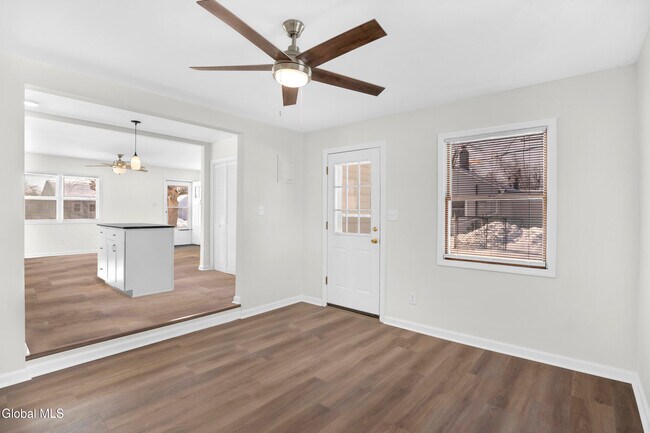 Building Photo - 3 Miracle Ln