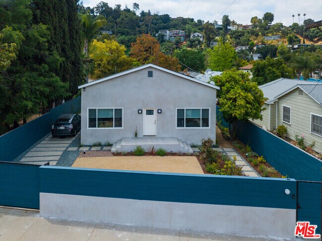Building Photo - 1460 Yosemite Dr