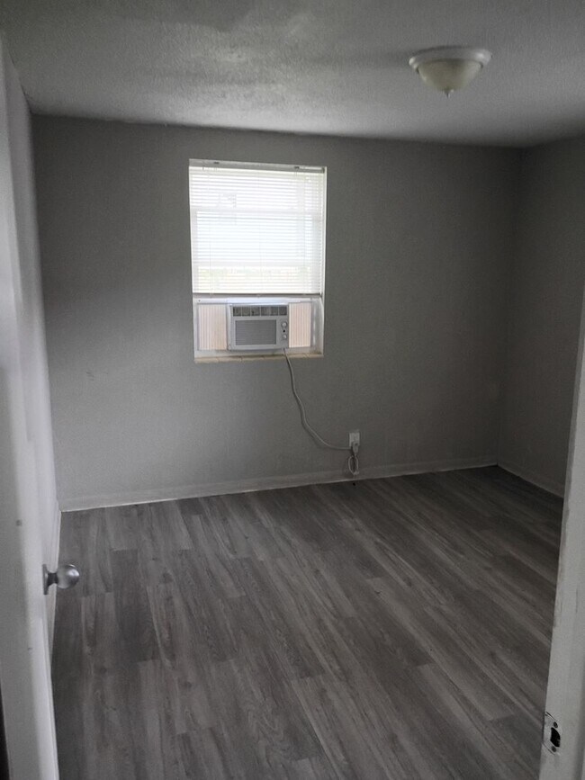 Building Photo - 5659 Ansley St