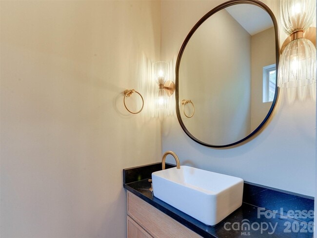 Building Photo - 1174 Park West Dr