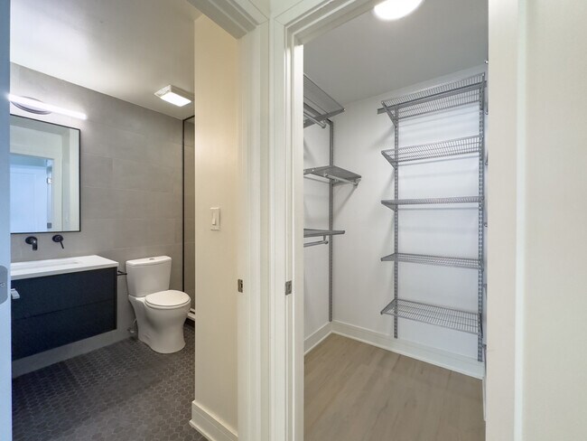 Building Photo - 949 W Grace St