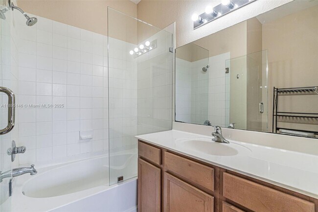 Building Photo - 8800 NW 107 Ct