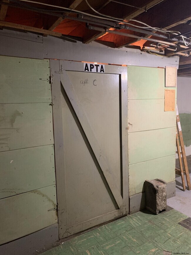 Building Photo - 2 Kimberly St