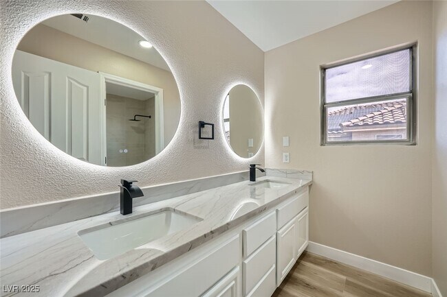 Building Photo - 9272 W Viking Rd