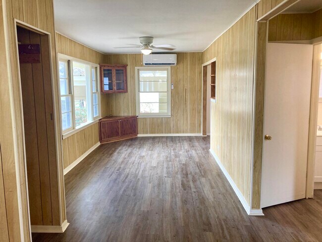 Building Photo - 703 W Ollie St