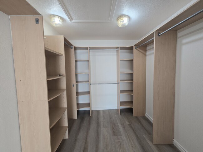Building Photo - 1612 N Torrey Pines Dr
