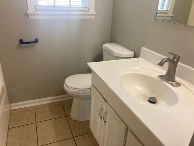 Building Photo - 3BR/1.5BA-1200 SF-893 Miller Estates Rd, S...