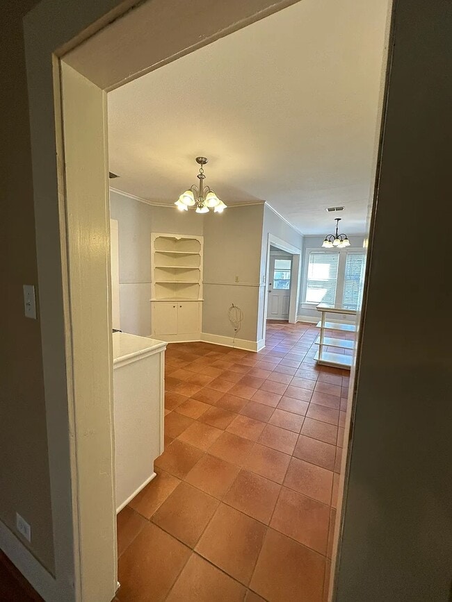 Building Photo - 521 E Charnwood St