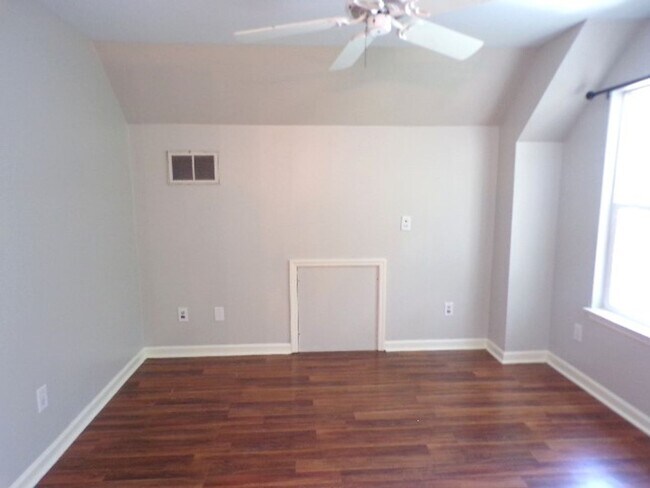 Building Photo - Mid Island home for rent