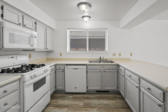 Building Photo - 600 Silver Lace Blvd
