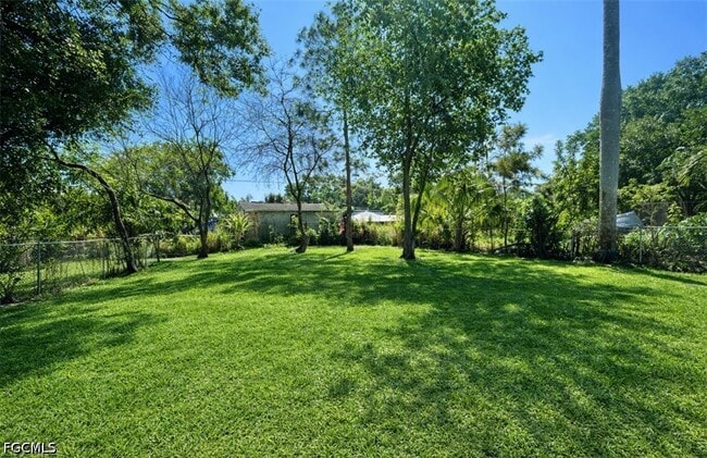 Building Photo - 569 Nuna Ave