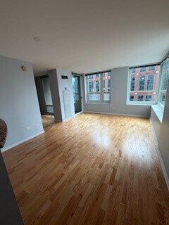 Building Photo - 345 N La Salle Dr
