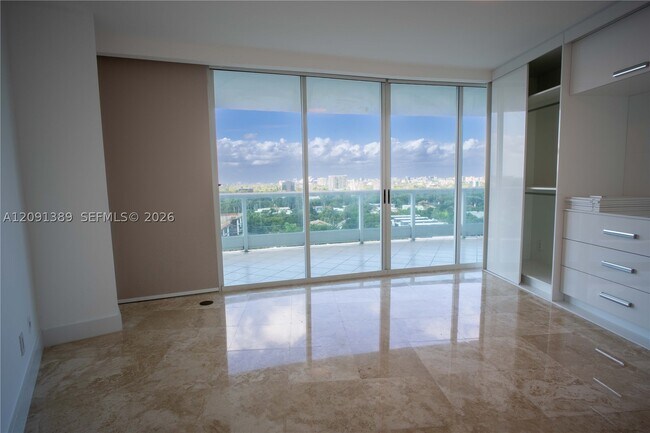 Building Photo - 2127 Brickell Ave