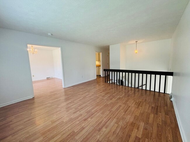 Building Photo - 306 Woodbine Dr