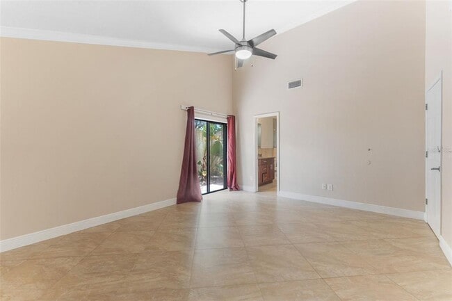 Building Photo - 13721 Lazy Oak Dr