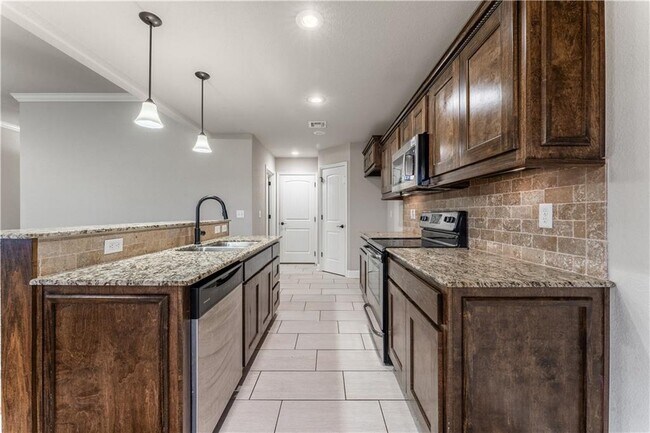Building Photo - 2091 Eagle Dr