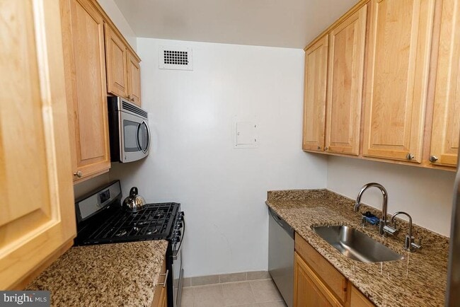 Building Photo - 2475 Virginia Ave NW