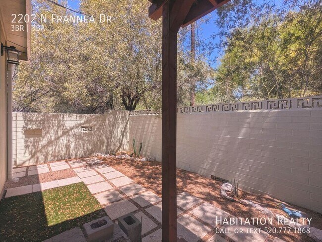 Building Photo - 2202 N Frannea Dr