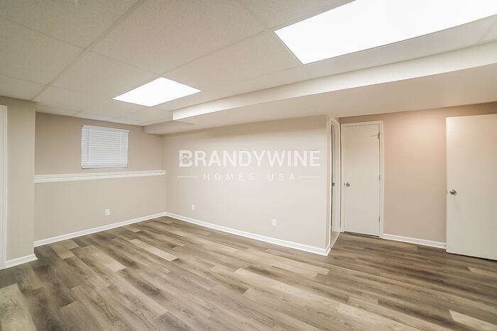 Building Photo - 914 SW Foxtail Dr