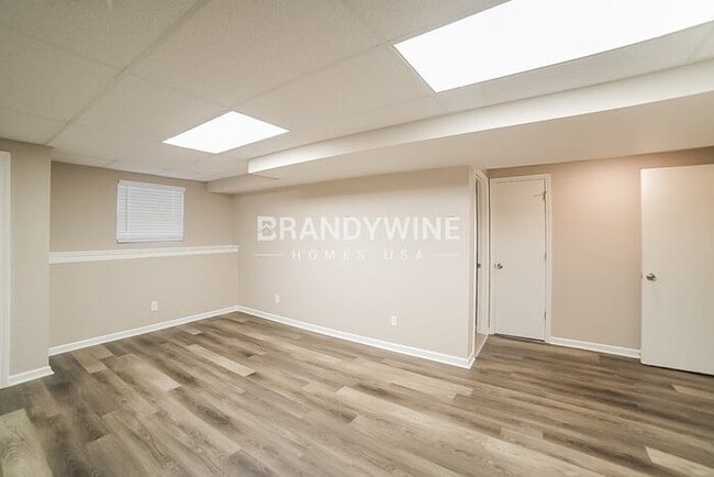 Building Photo - 914 SW Foxtail Dr