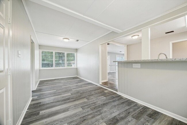 Building Photo - 6306 Thrush Dr