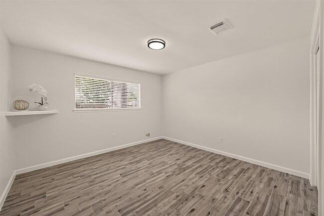 Building Photo - 22314 N Fork Dr