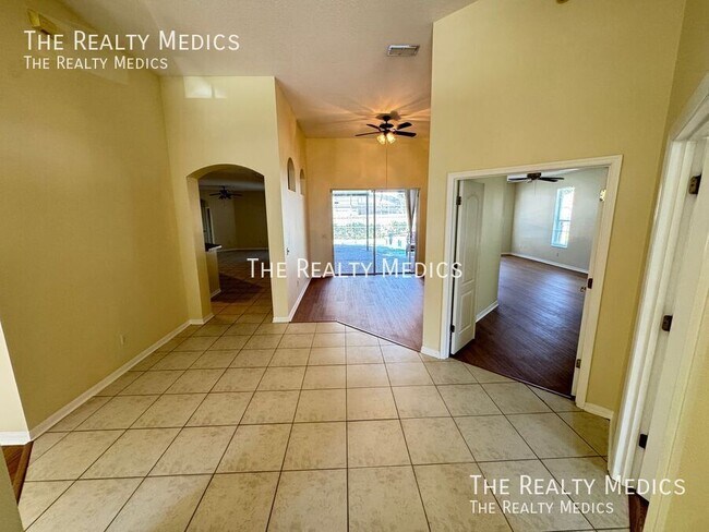 Building Photo - 7823 Fernleaf Dr