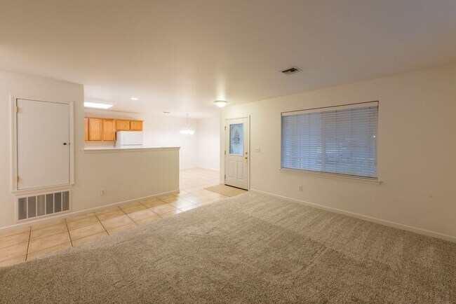Building Photo - 632 SW Bade Ave