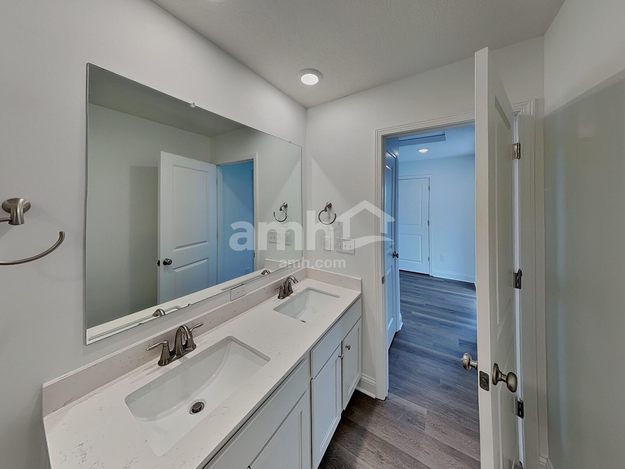 Building Photo - 1004 Heritage Blvd