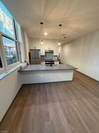 Building Photo - 70 W Grand St