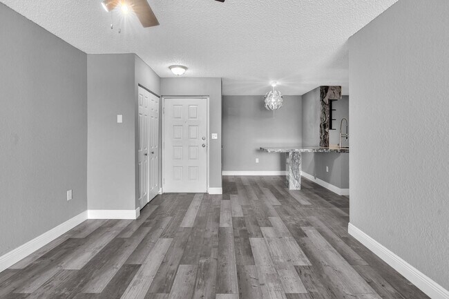 Building Photo - 2820 N Oakland Forest Dr