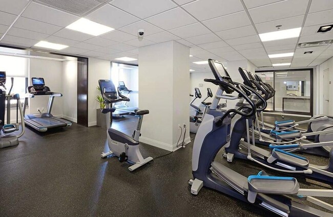 Building Photo - 102 Christopher Columbus Dr