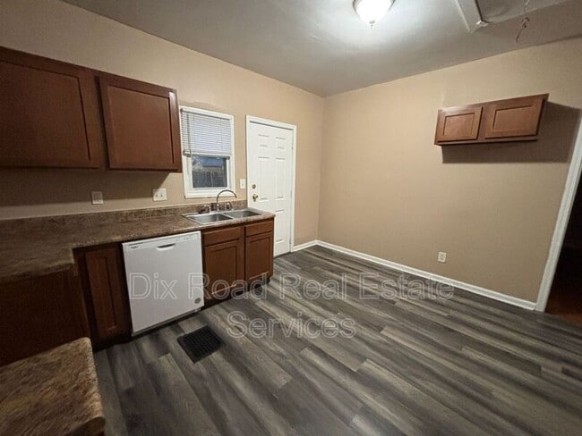 Building Photo - 1520 Lawn Ave