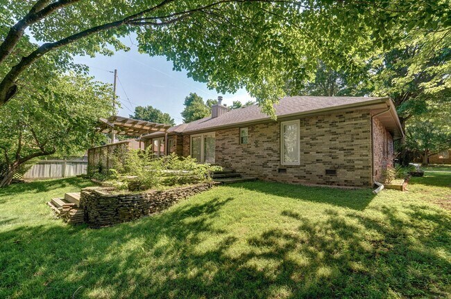 Building Photo - Charming 3 Bed | 2 Bath Home with Beautiful Outdoor Living