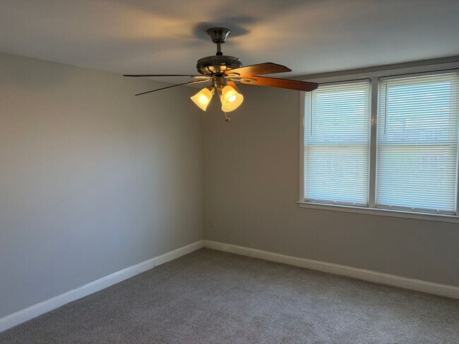 Building Photo - Well Maintained Brick Rowhome in Spring Mill Section of Clifton Heights Is Now Available for Lease