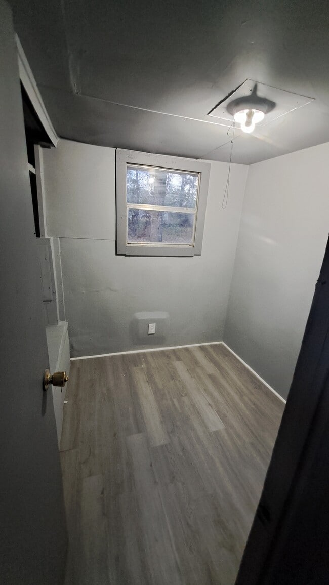 Building Photo - 613 4th St