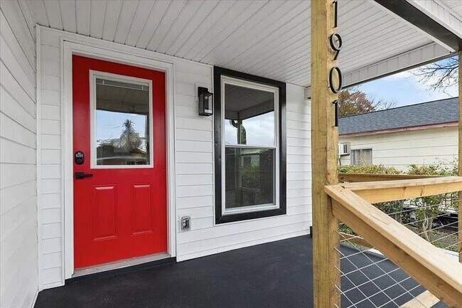 Building Photo - Newly Renovated 3 Bed, 2 Bath Home in Chattanooga – Housing Vouchers Accepted!