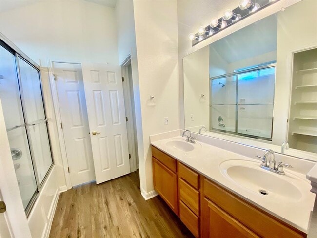 Building Photo - 196 Unity