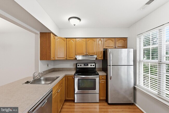 Building Photo - 321B Delancey Pl
