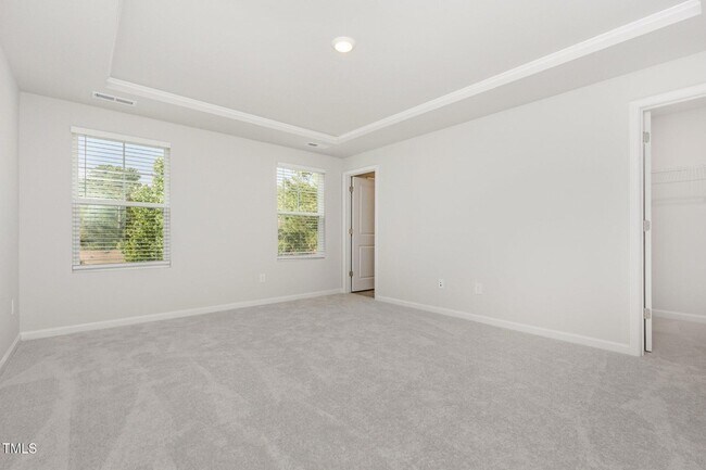 Building Photo - 172 Paramount Dr