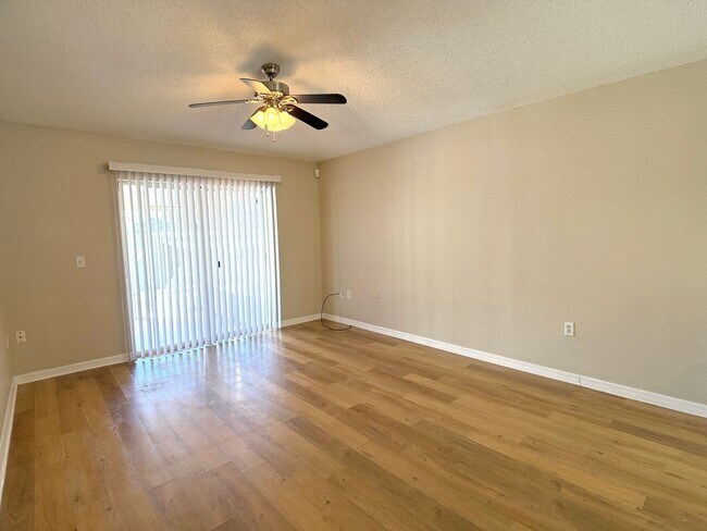 Building Photo - Perfect Location with Amenities Galore!