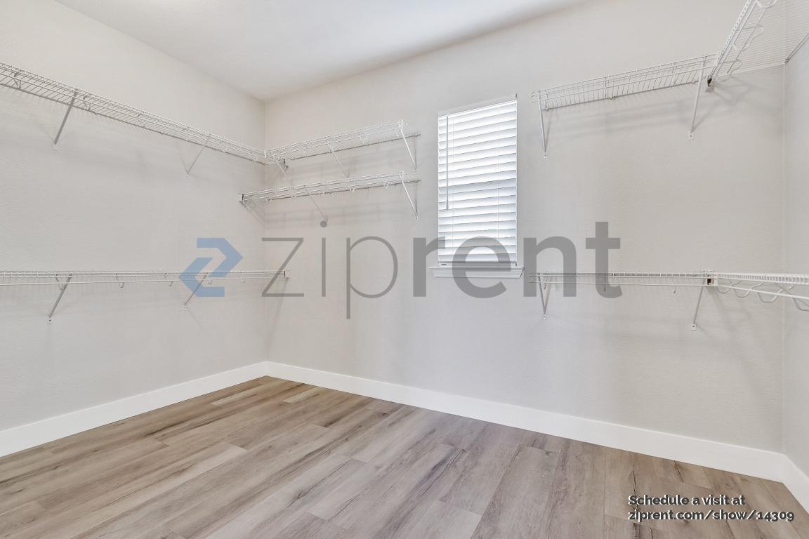 Building Photo - 360 S Sonrisa St