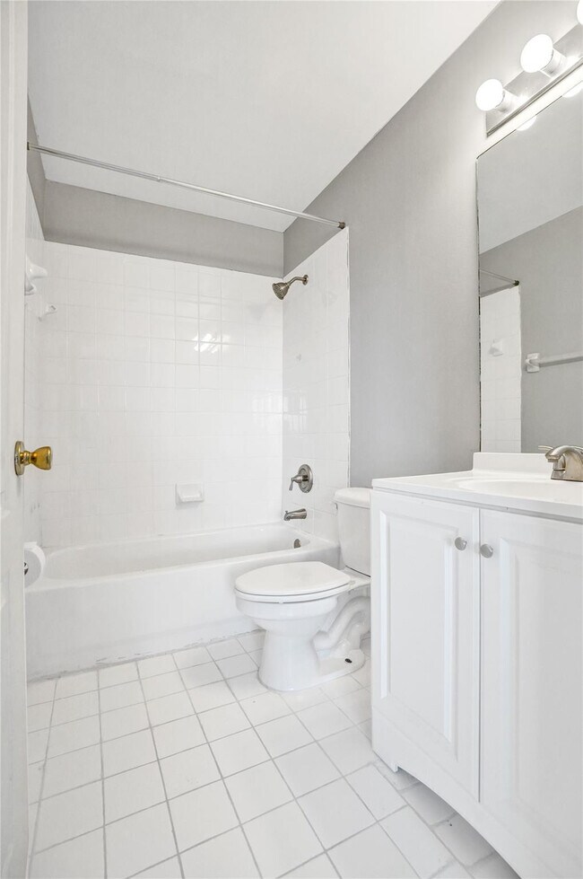 Building Photo - 2137 Shoma Dr