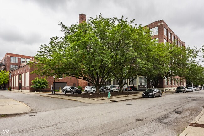 Building Photo - 611 N Park Ave