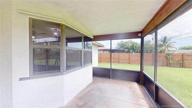 Building Photo - 2881 SE Nance St