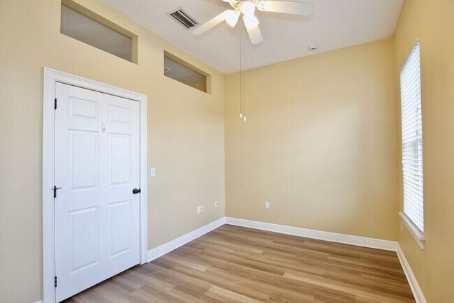 Building Photo - Charming 1/1 Spacious Condo Located in the Desirable Baldwin Park - Orlando!