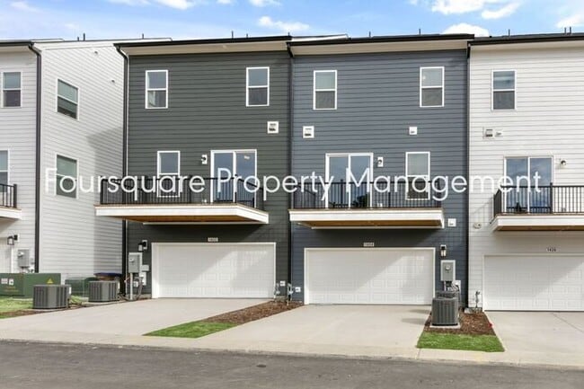 Building Photo - Spacious Townhome with Entry-Level Guest Suite, Washer/ Dryer Included, 2nd floor Balcony & 2-Car...