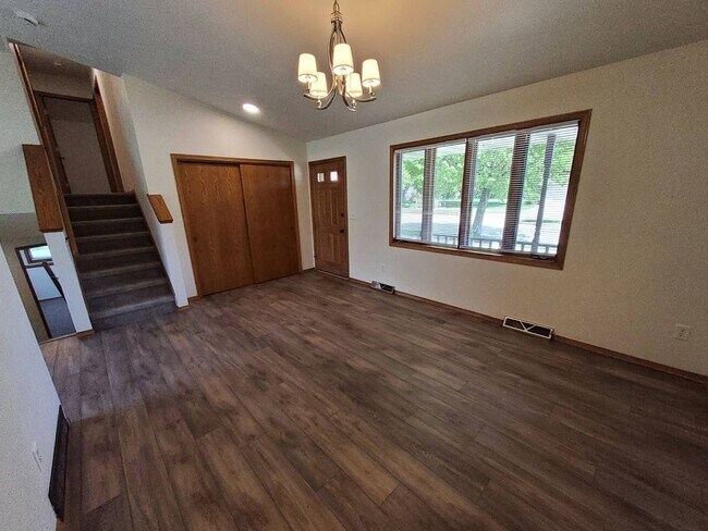 Building Photo - 2801 Ruschfield Dr