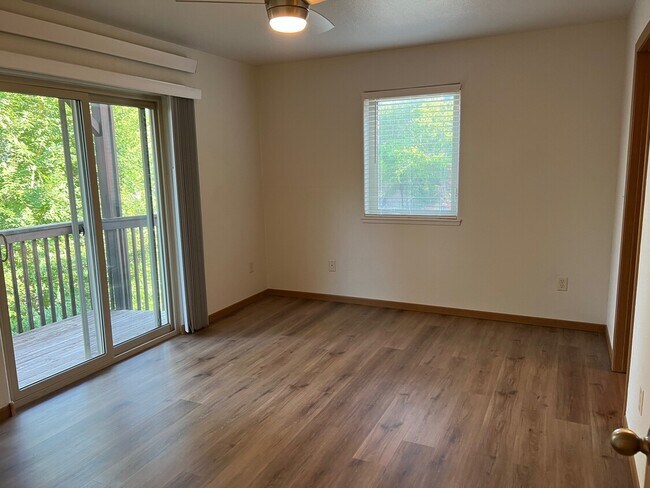 Building Photo - 956 Stahl Ct