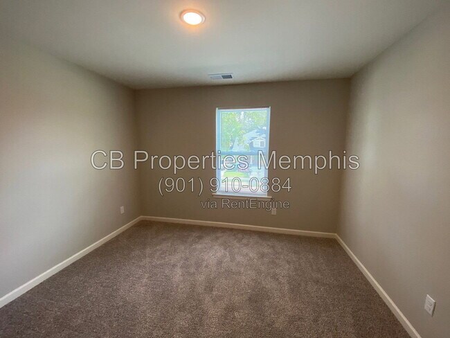 Building Photo - 729 N Dunlap St